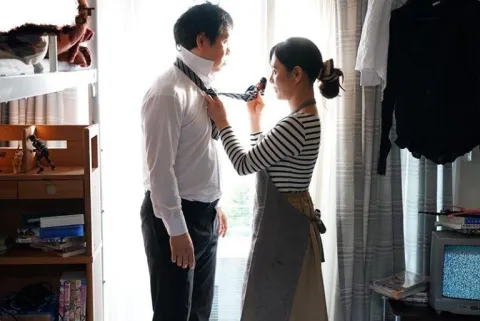 Con chồng được mẹ kế chén thỏa mãn tình dục
