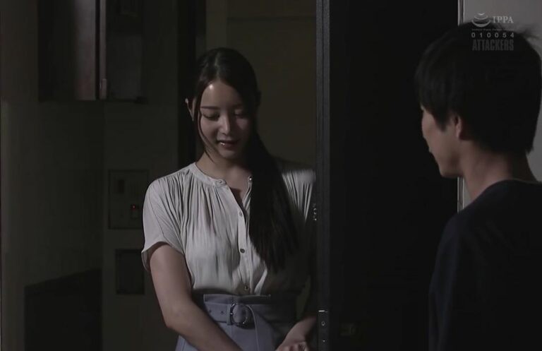 Cô vợ trẻ không thỏa mãn với chồng lén lút cùng anh hàng xóm