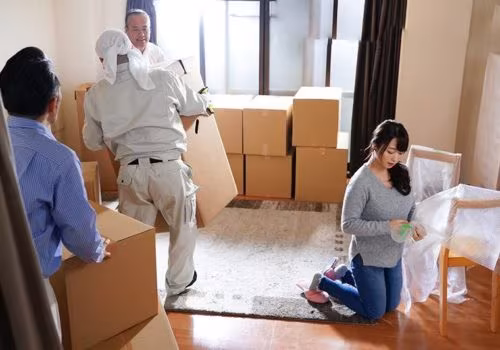 JUL-255 Người vợ xinh và anh giao hàng may mắn